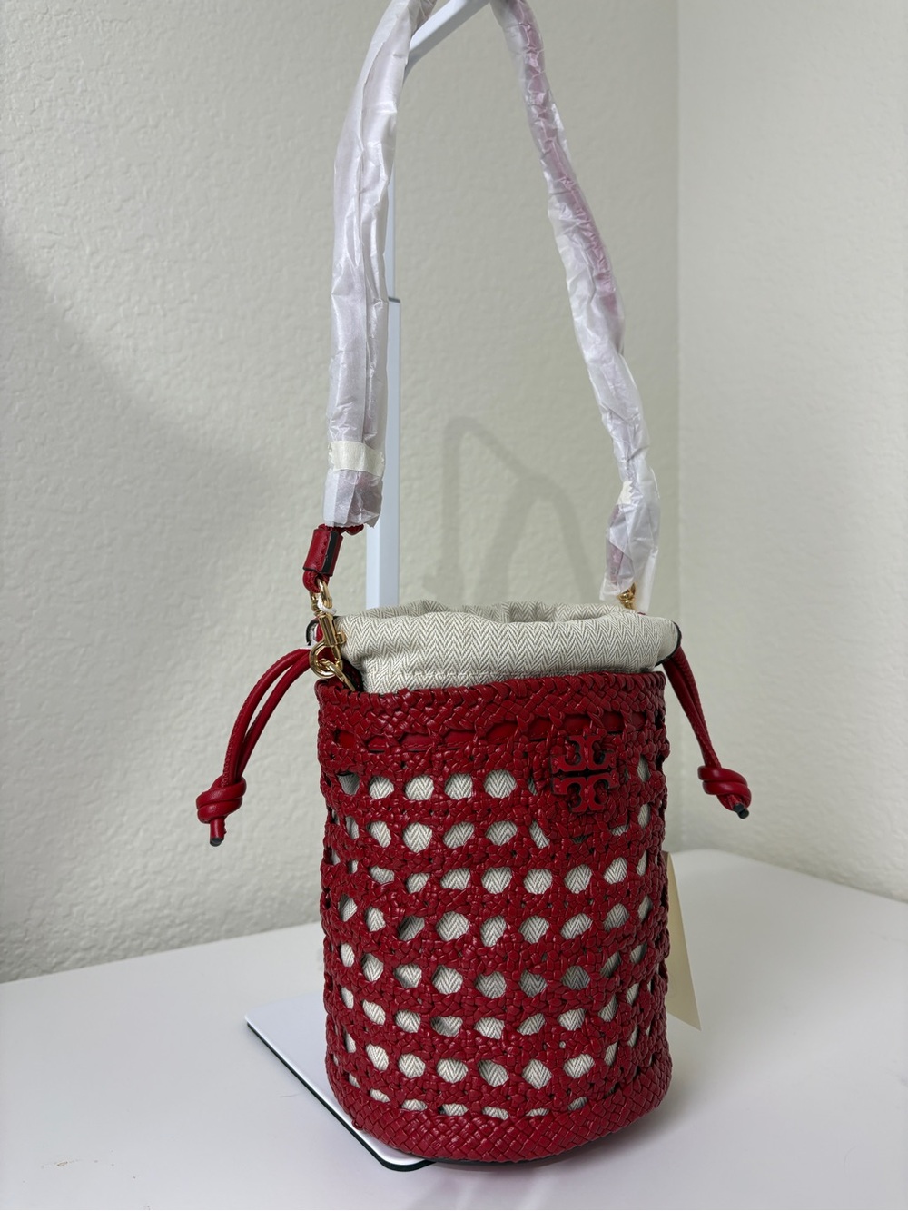 Tory Burch Red Woven Bucket Bag new - Picture 5 of 9